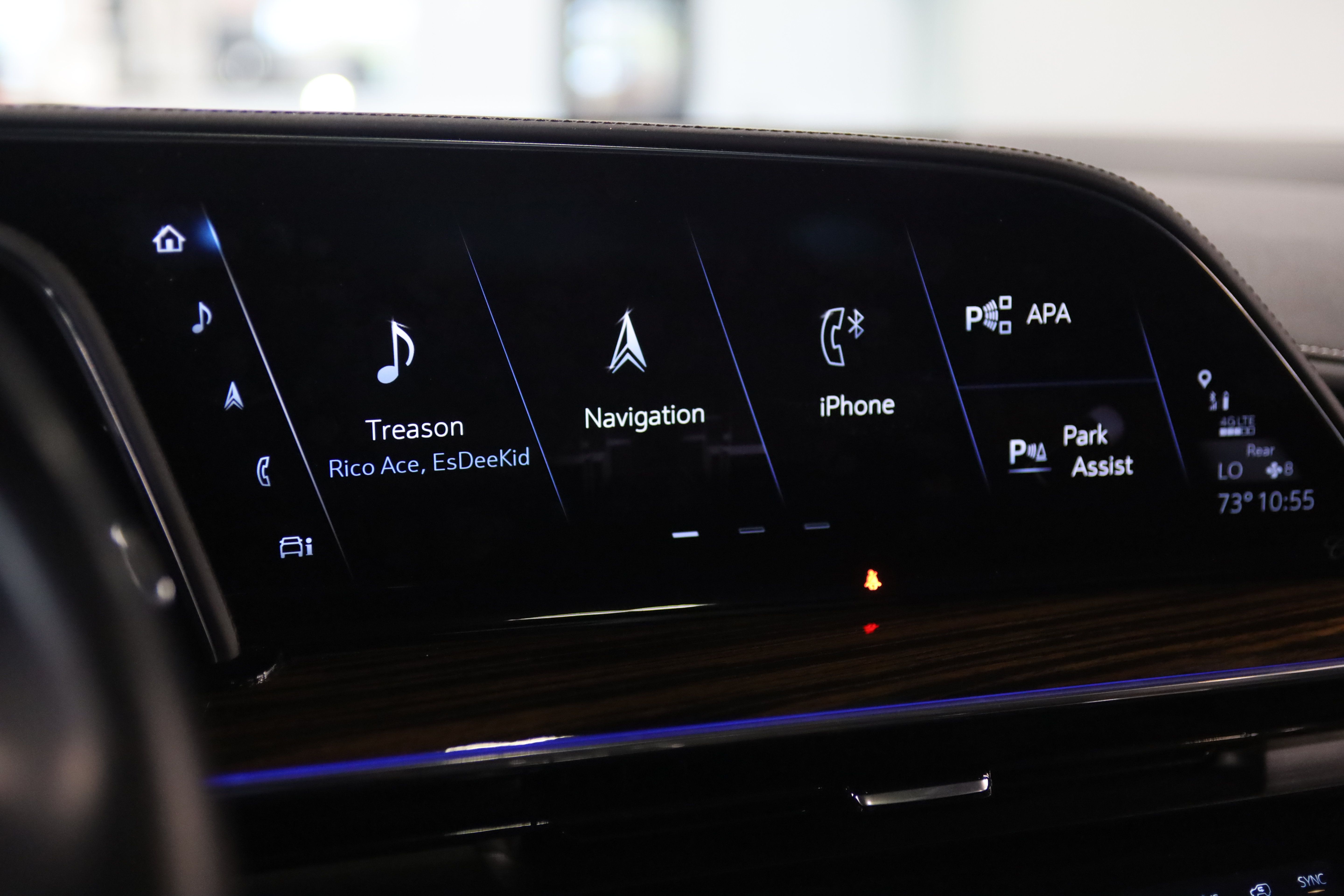 Used 2021 Cadillac Escalade Premium Luxury w/ Driver Assist Tech Package AWD/4WD image 29