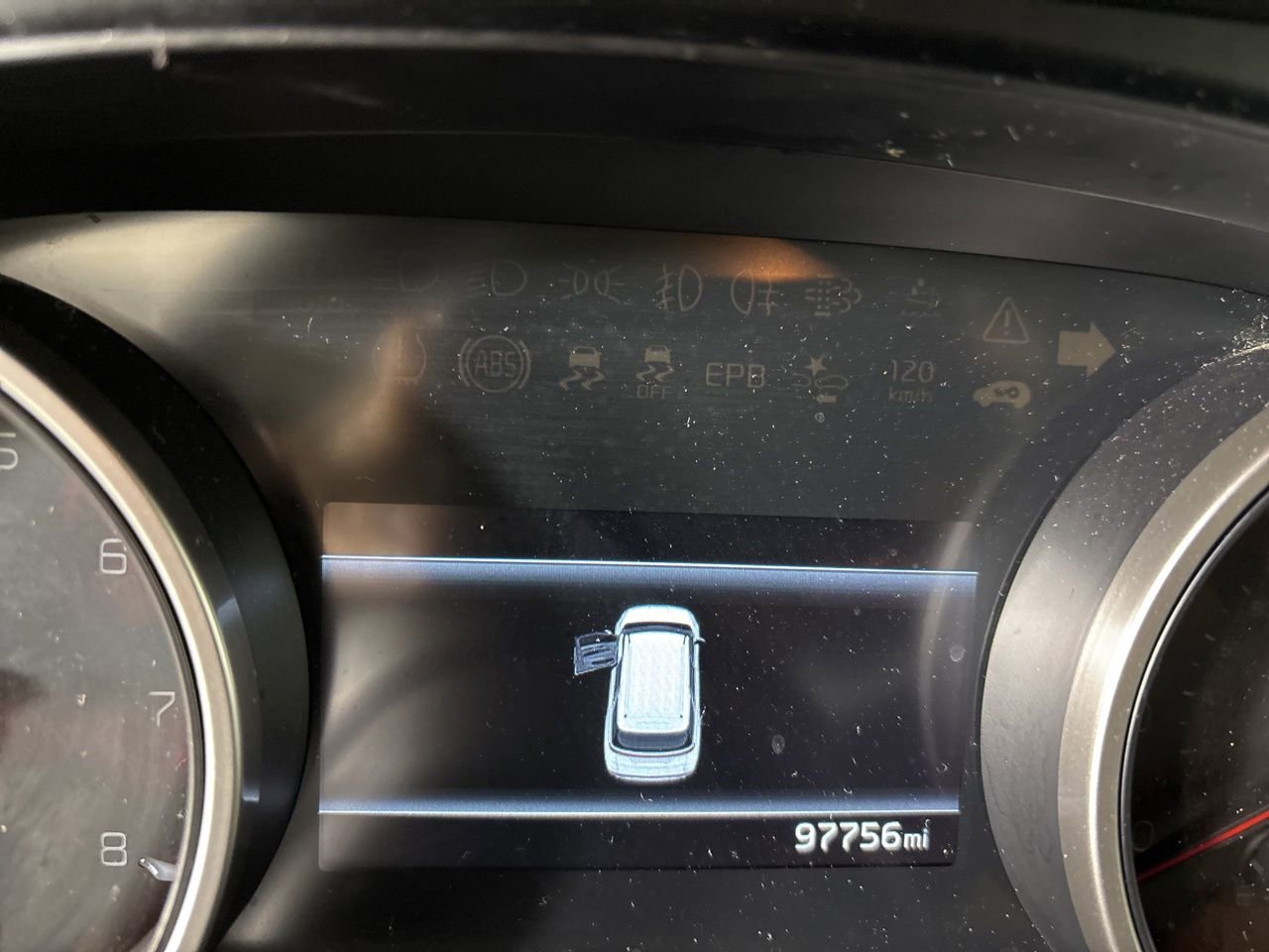 Used 2023 Kia Carnival LX image 11