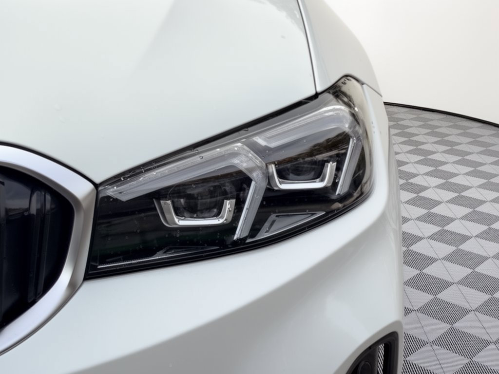 New 2026 BMW 330i xDrive Sedan w/ Premium Package AWD/4WD image 12