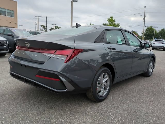 New 2026 Hyundai Elantra SE FWD image 5