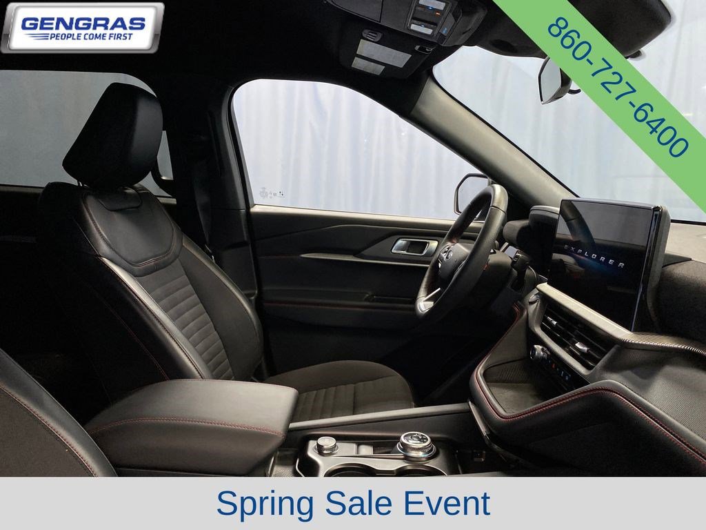 Used 2025 Ford Explorer ST-Line w/ ST-Line Street Pack AWD/4WD image 45