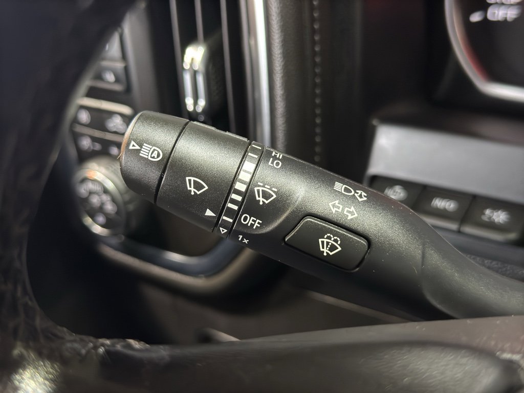 Used 2019 Chevrolet Silverado 1500 High Country w/ Technology Package AWD/4WD image 26