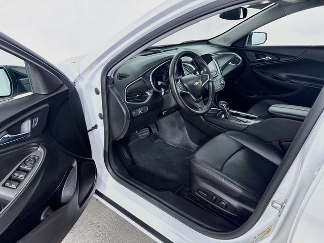 Used 2022 Chevrolet Malibu LT w/ Leather Package FWD image 3