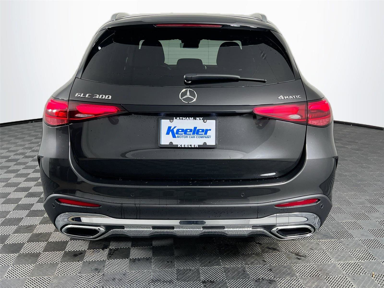 Used 2025 Mercedes-Benz GLC 300 4MATIC image 5