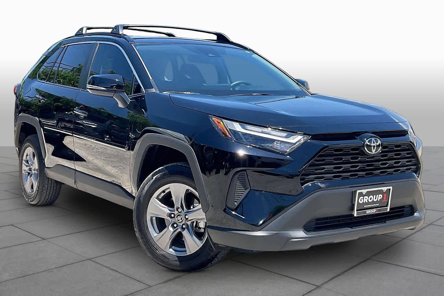 Used 2025 Toyota RAV4 XLE w/ Convenience Package FWD image 3