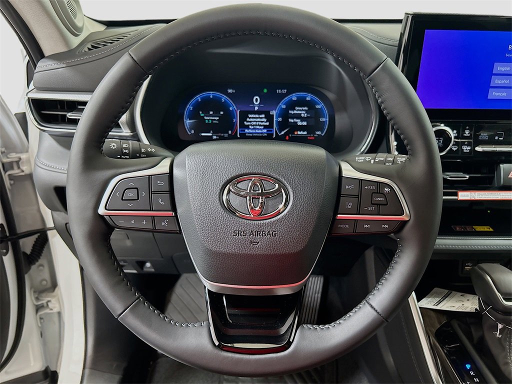 New 2025 Toyota Highlander Platinum image 9