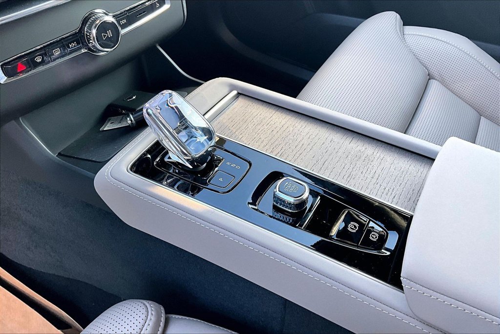New 2026 Volvo XC90 B6 Ultra w/ Protection Package AWD/4WD image 23