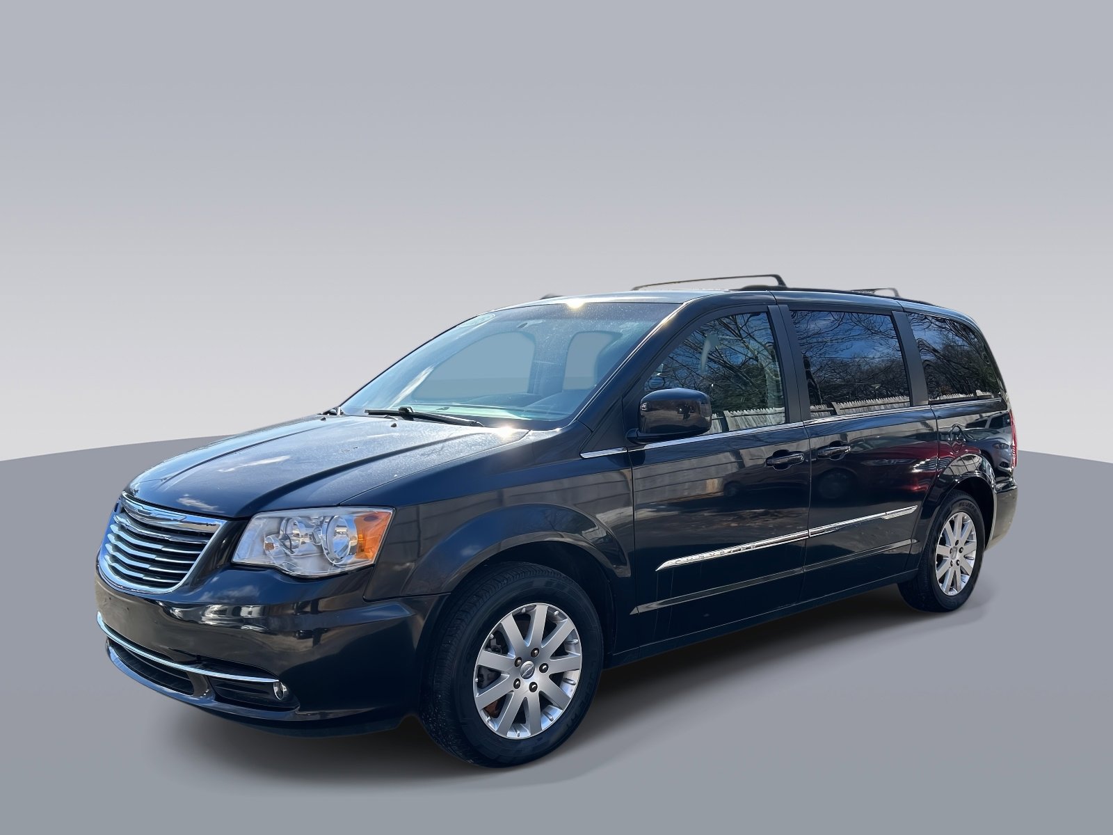 Used 2015 Chrysler Town & Country Touring FWD image 8