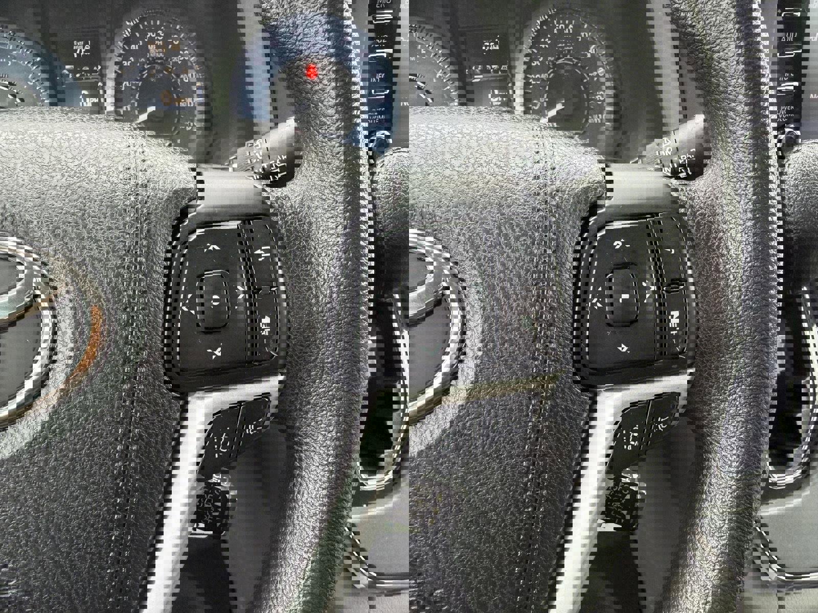 Used 2018 Toyota Sienna LE w/ Carpet Mat Package image 37