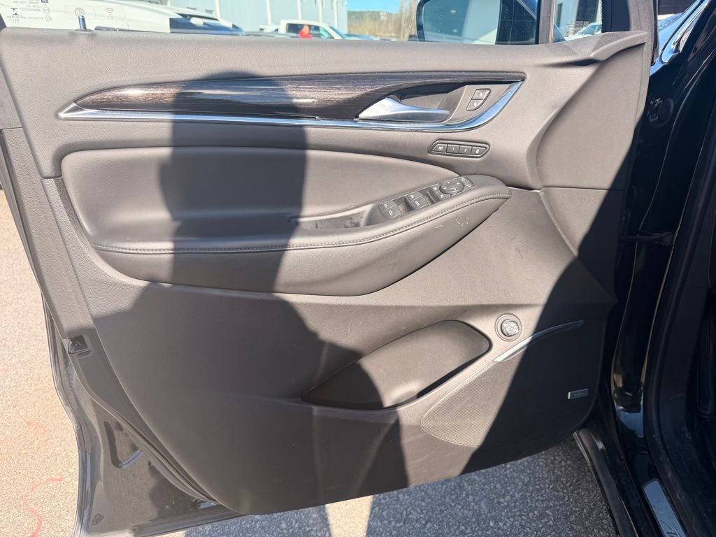 Used 2021 Buick Enclave Avenir w/ Avenir Technology Package AWD/4WD image 11