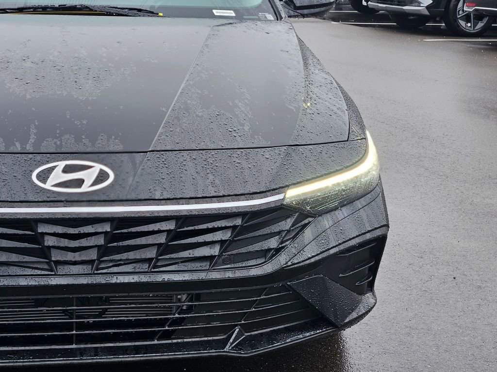 Used 2026 Hyundai Elantra Hybrid FWD image 9