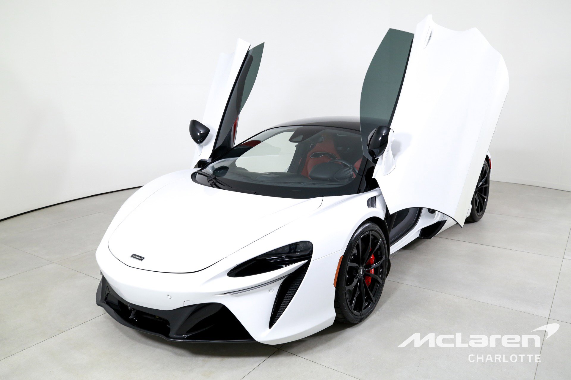Used 2024 McLaren Artura image 5