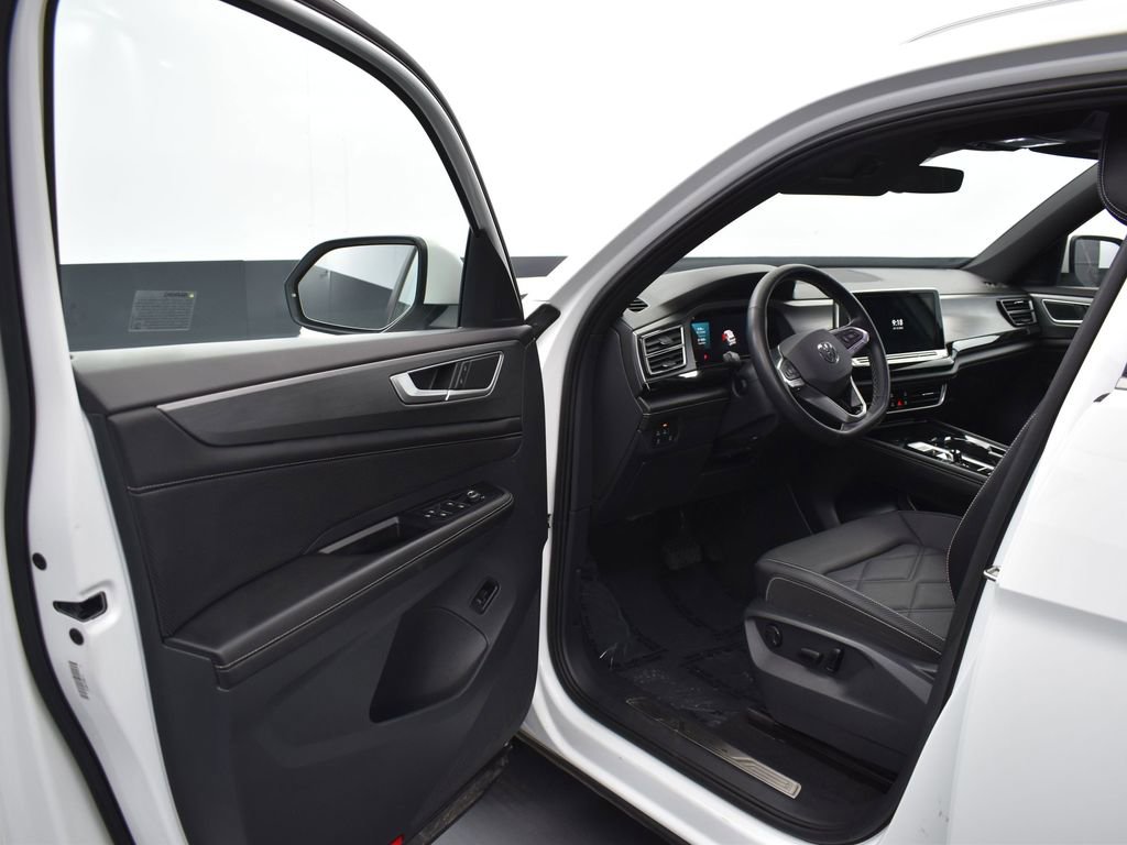 Used 2024 Volkswagen Atlas Cross Sport SE FWD image 7