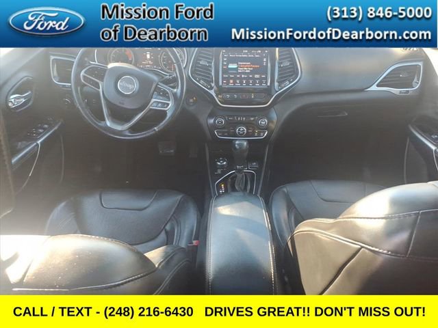 Used 2019 Jeep Cherokee Overland w/ Technology Group AWD/4WD image 3
