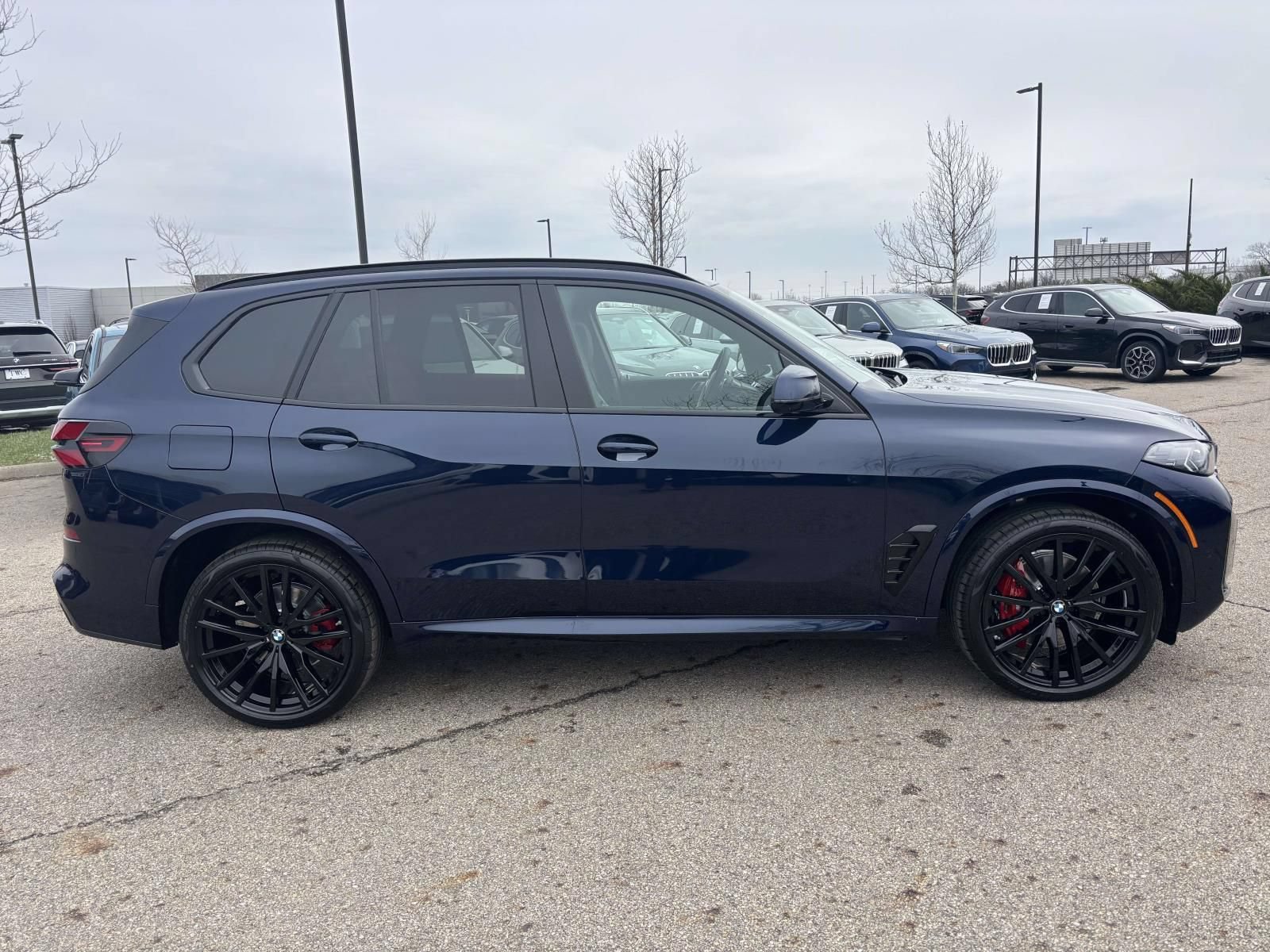 New 2026 BMW X5 xDrive40i w/ M Sport Package AWD/4WD image 4