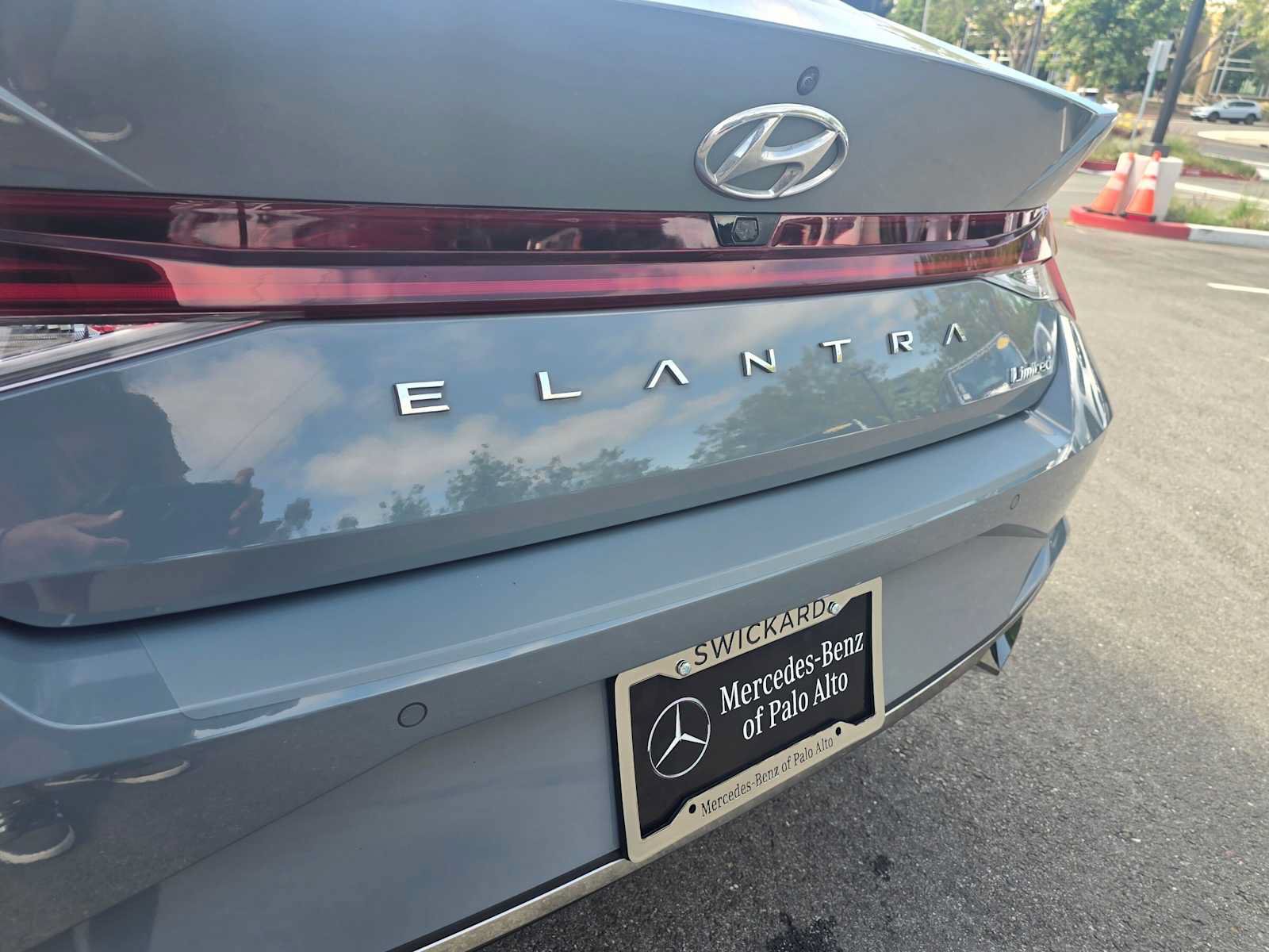 Used 2021 Hyundai Elantra Limited FWD image 13