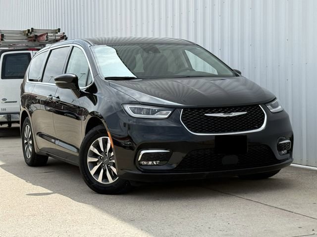 Used 2024 Chrysler Pacifica Limited FWD image 2