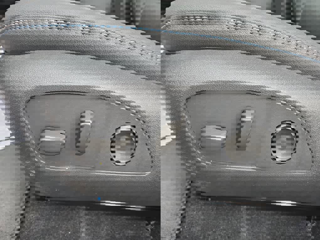 New 2026 Chevrolet Equinox EV LT image 16