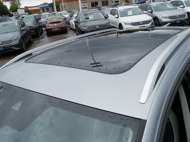 Certified 2025 Volkswagen Taos SE AWD/4WD image 11