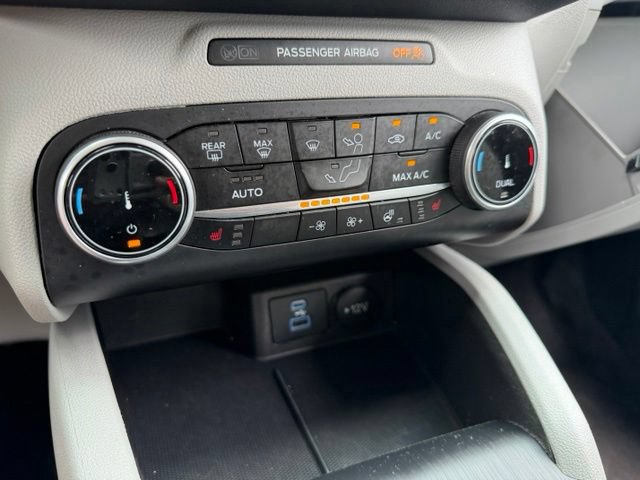 Used 2017 Toyota Corolla LE w/ Carpet Mat Package (TMS) FWD image 32