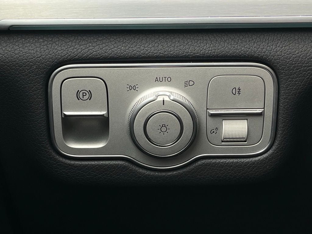 Used 2025 Mercedes-Benz GLE 350 4MATIC image 23
