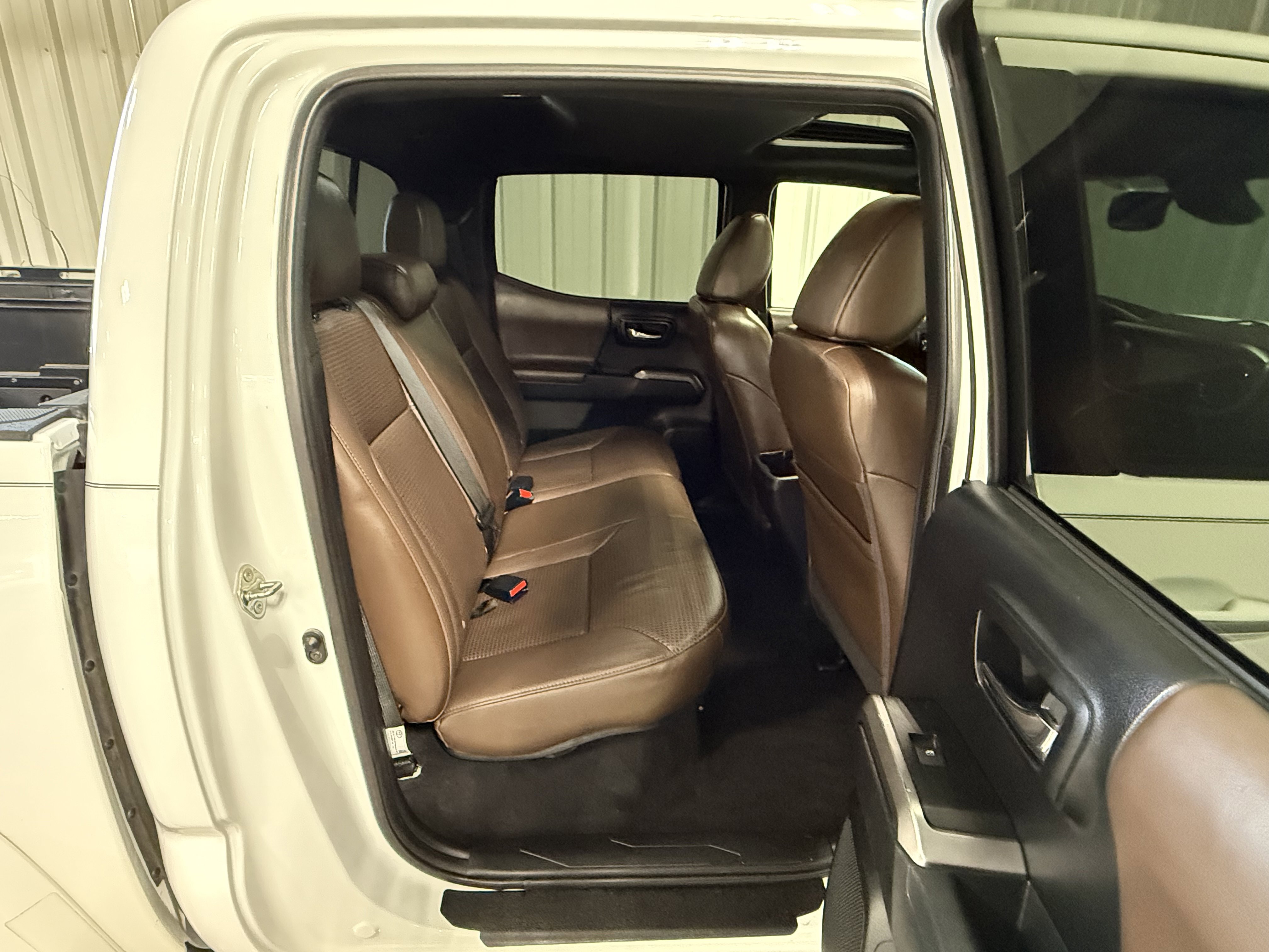 Used 2018 Toyota Tacoma Limited image 7