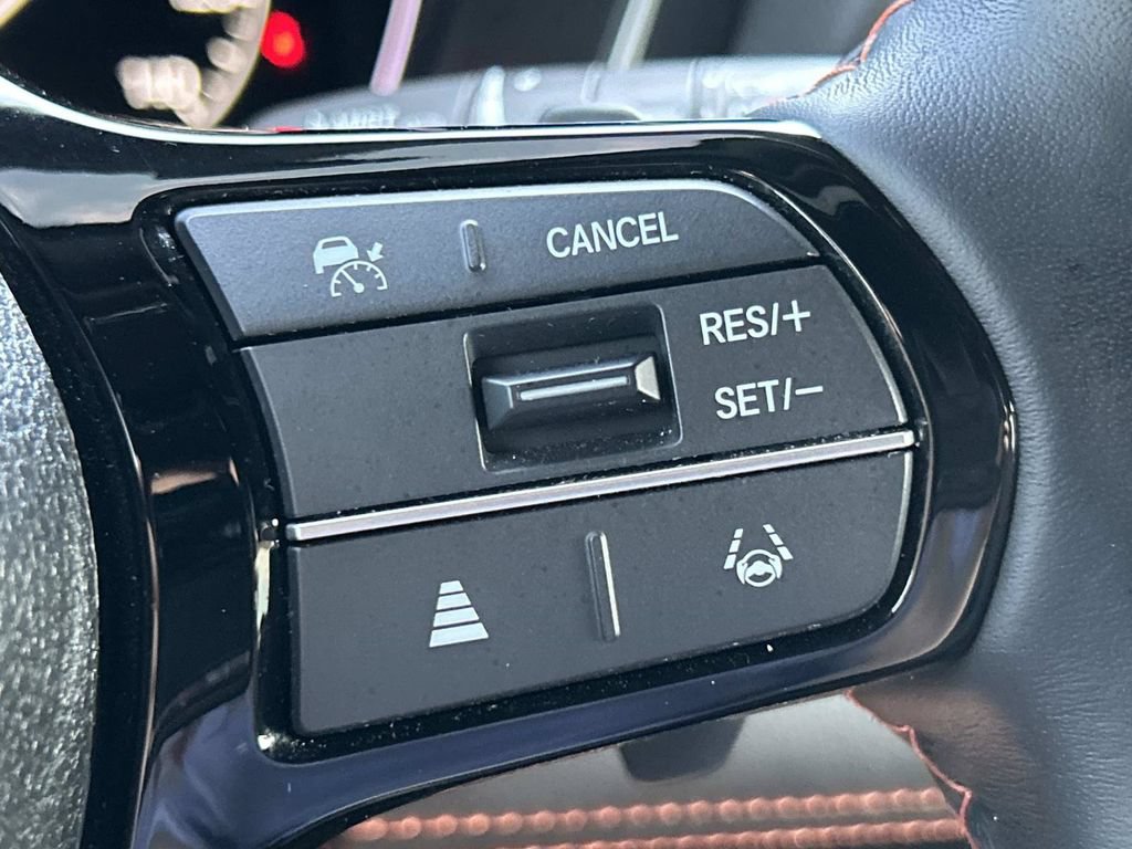 Used 2025 Honda Pilot Sport image 31