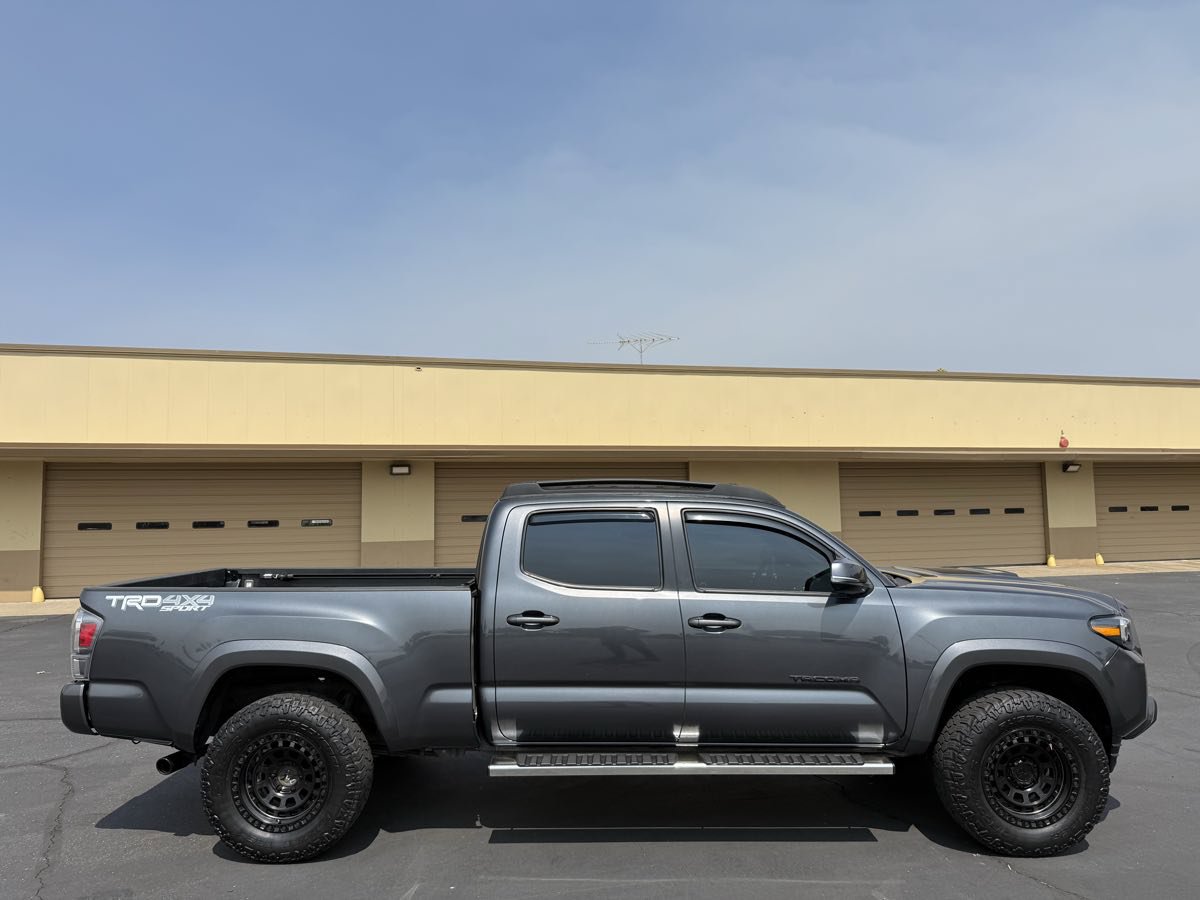 Used 2023 Toyota Tacoma TRD Sport w/ Black Out Package (TMS) AWD/4WD image 9