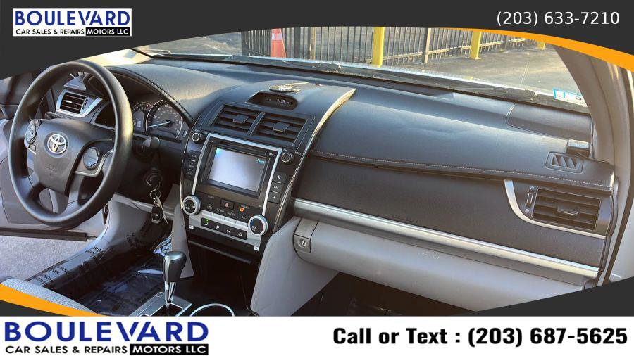 Used 2012 Toyota Camry L image 16