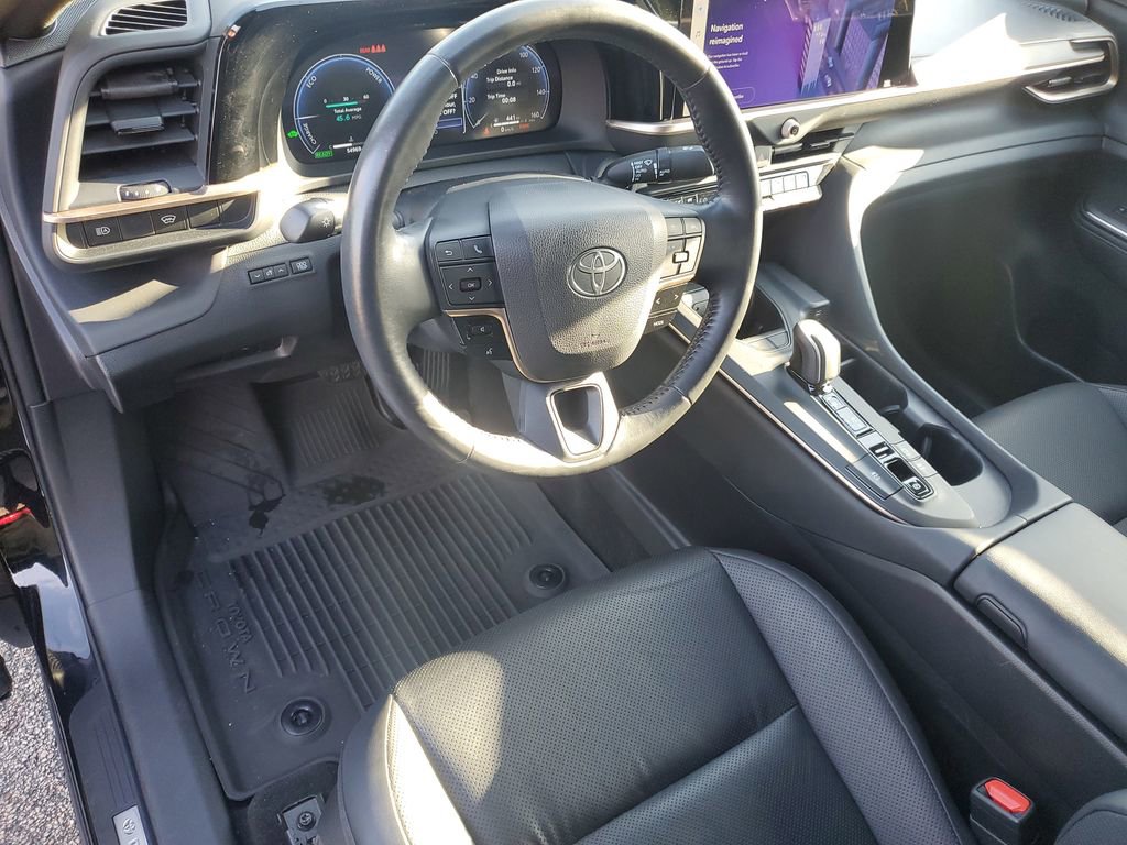 Used 2023 Toyota Crown Limited image 22