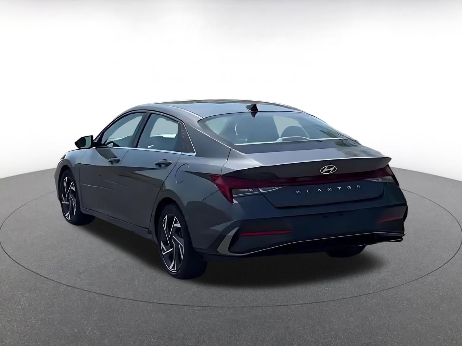 Used 2025 Hyundai Elantra SEL FWD image 11