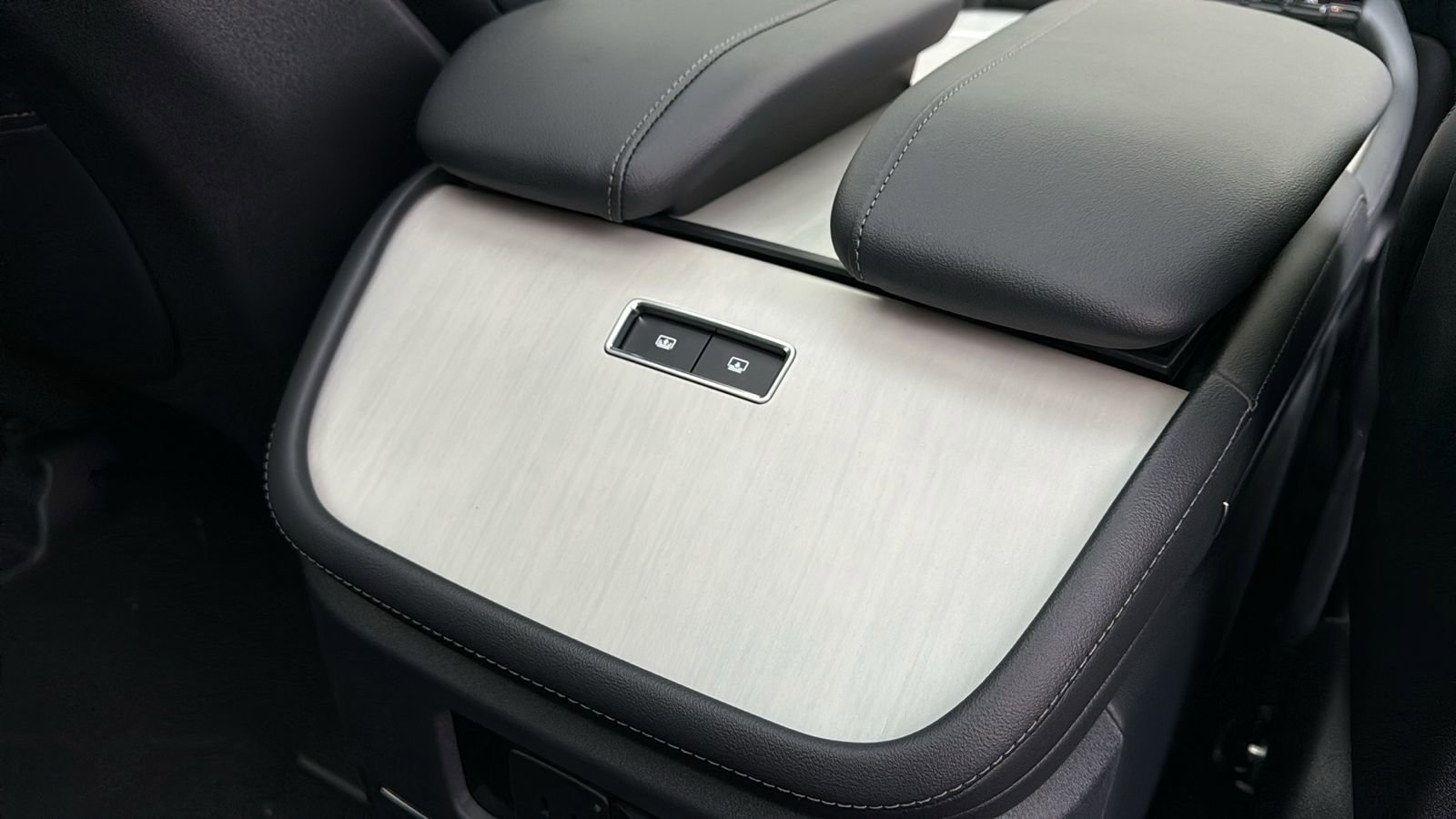 New 2025 Lincoln Navigator L Reserve w/ Jet Appearance Package image 12