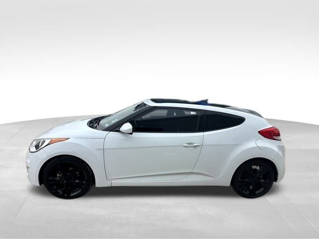 Used 2017 Hyundai Veloster Value Edition image 5