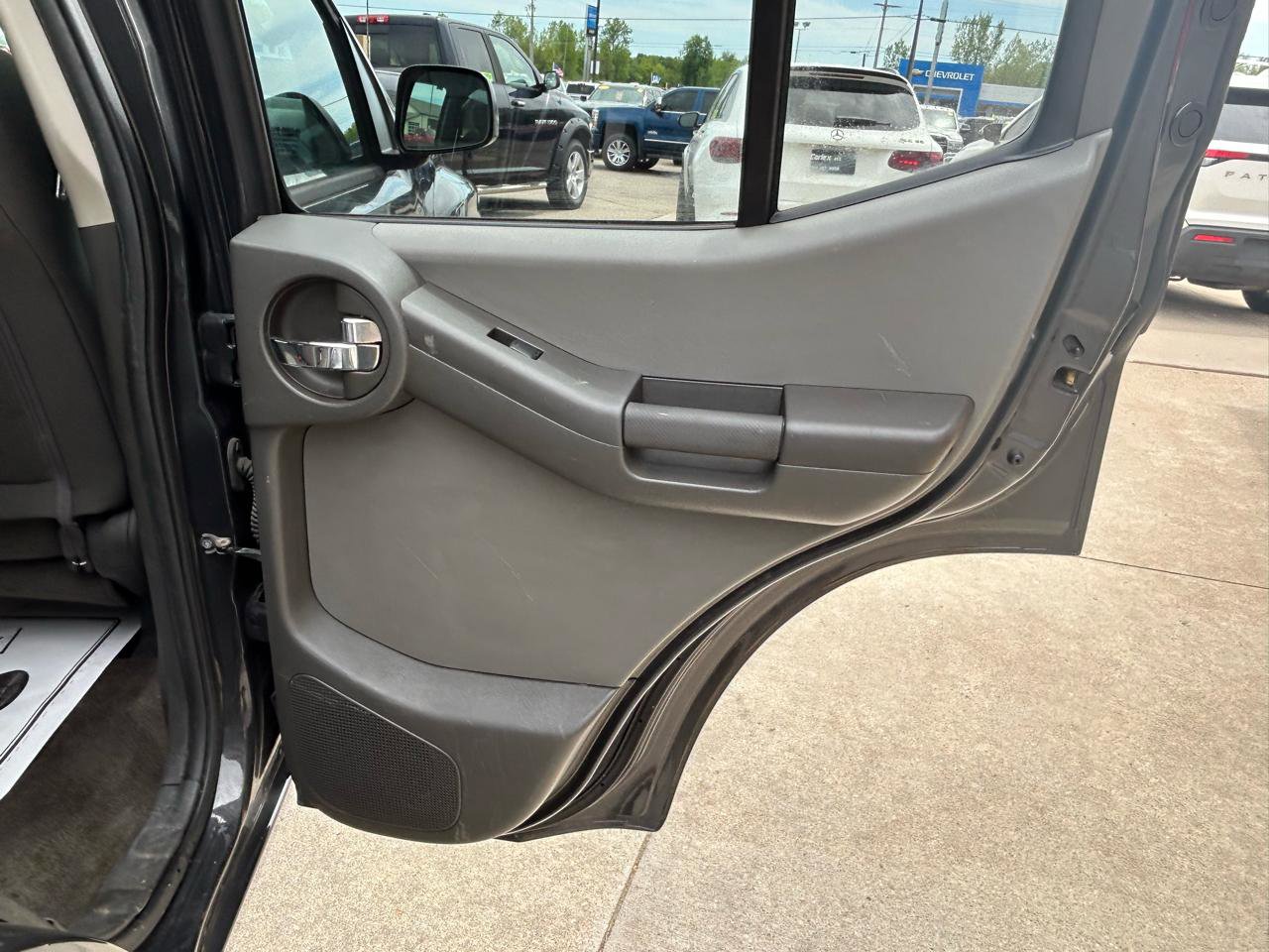 Used 2015 Nissan Xterra S AWD/4WD image 15