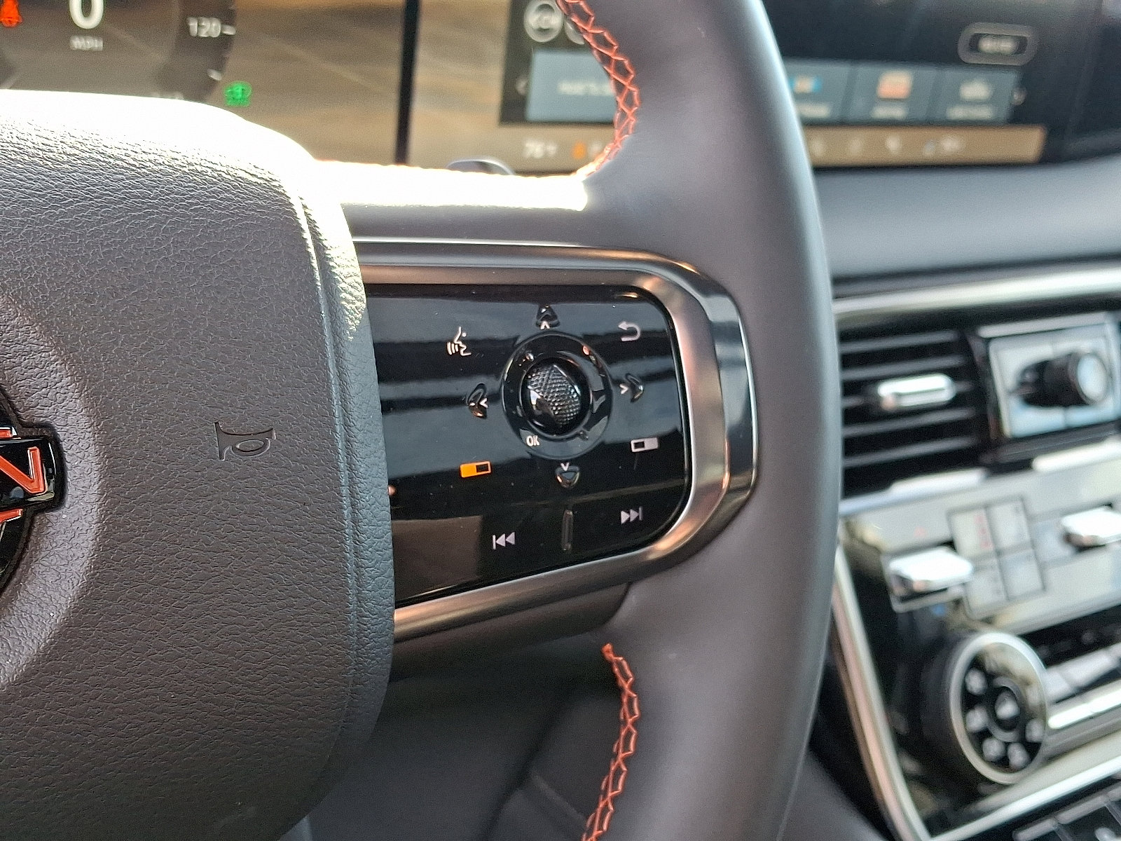 Certified 2025 Nissan Armada PRO-4X w/ Pro-4X Premium Package image 22