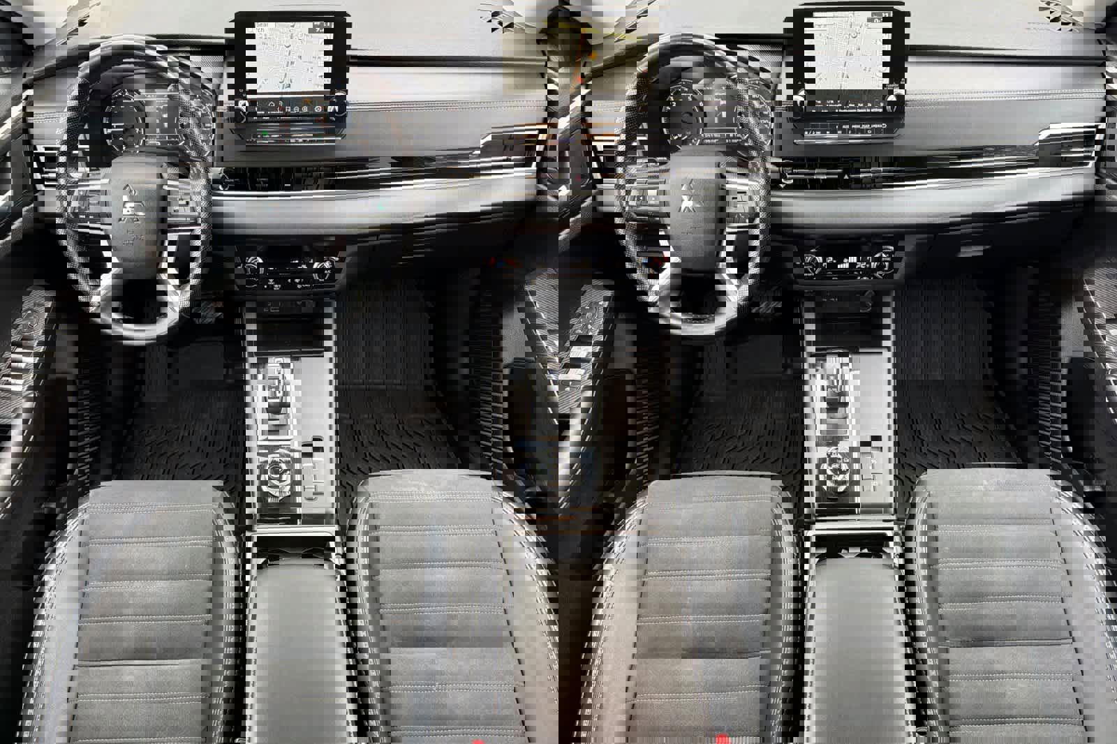 Used 2024 Mitsubishi Outlander SE image 3