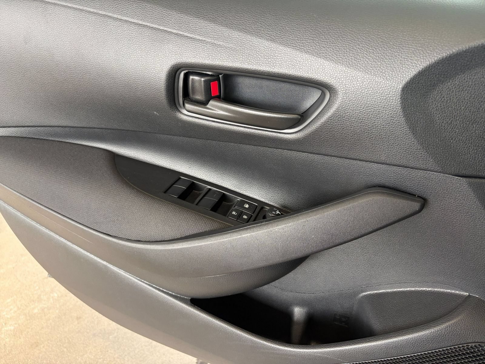 Used 2025 Toyota Corolla LE FWD image 19