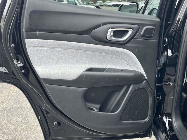 Used 2022 Jeep Compass Latitude w/ Sun and Sound Group image 17