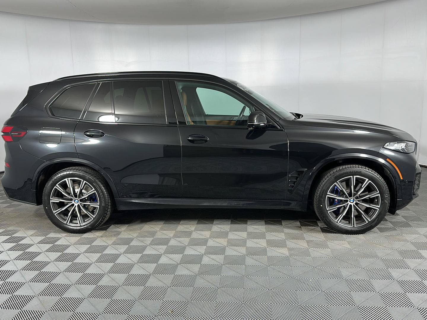 Used 2024 BMW X5 M60i w/ Climate Comfort Package AWD/4WD image 36