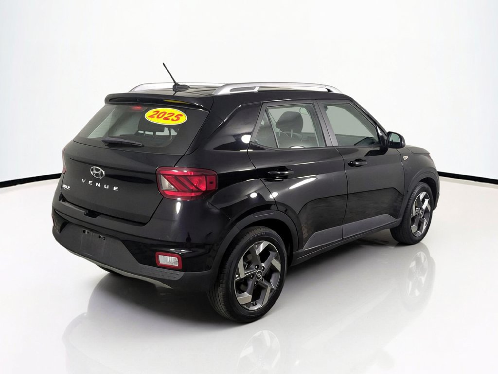 Used 2025 Hyundai Venue SEL FWD image 6