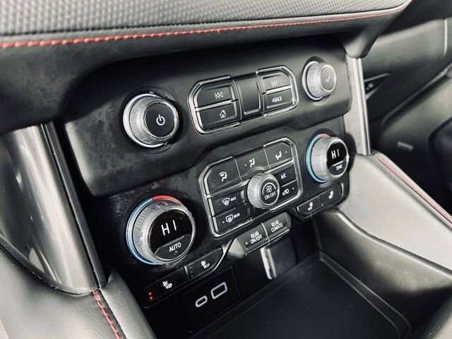 Used 2024 Chevrolet Suburban RST w/ Luxury Package image 27