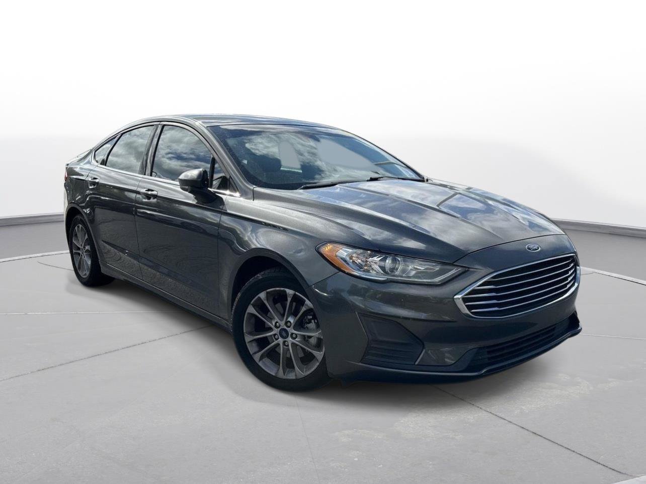 Used 2019 Ford Fusion SE FWD image 4