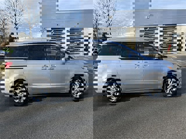 Used 2017 Kia Sedona LX w/ LX Essentials Premium Package image 9