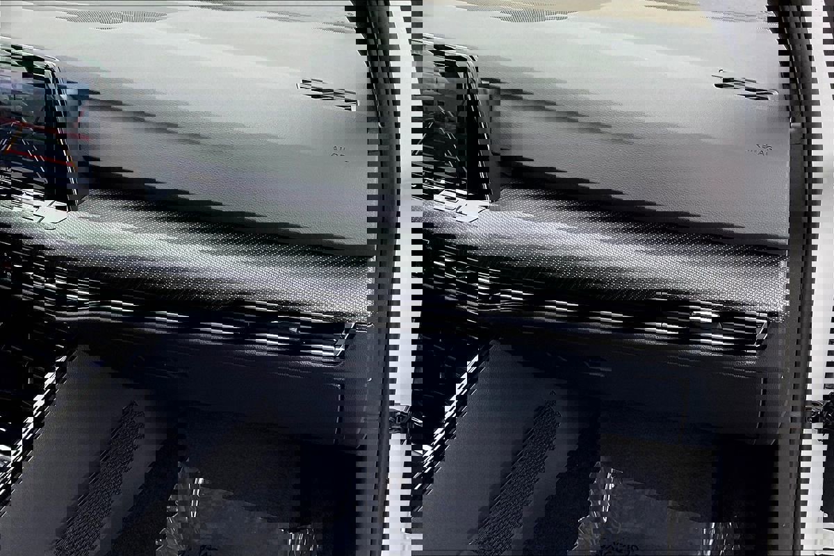 Used 2024 Volkswagen Golf R image 7