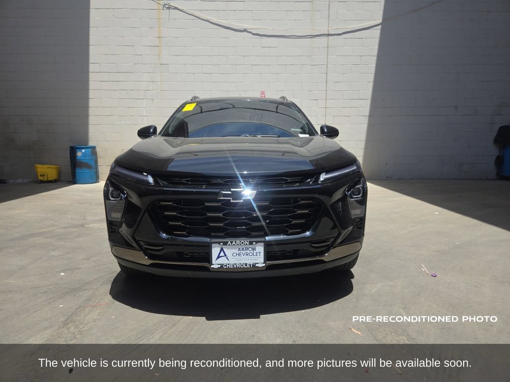 Used 2025 Chevrolet Trax ACTIV FWD image 2