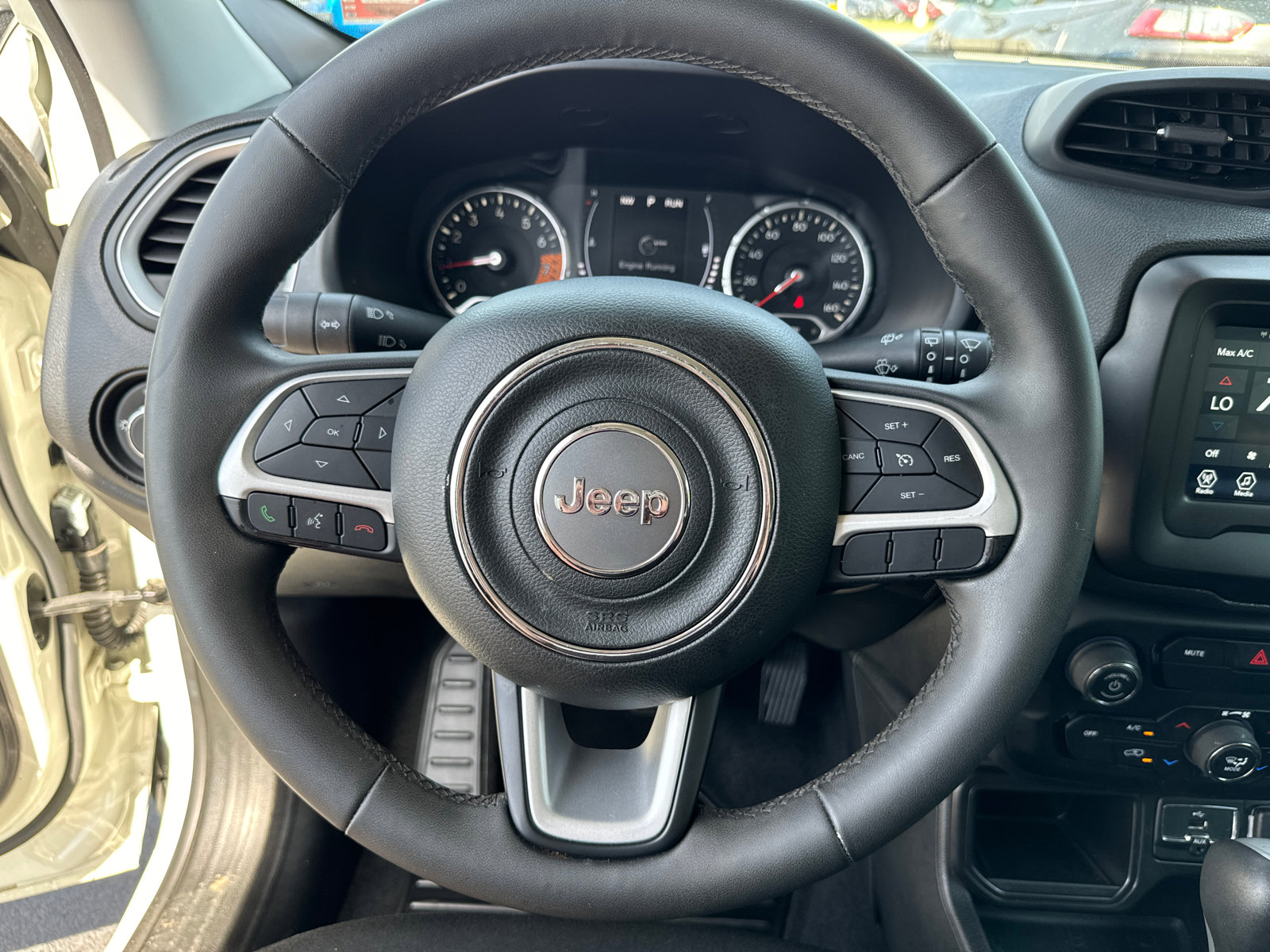 Used 2020 Jeep Renegade Latitude image 12
