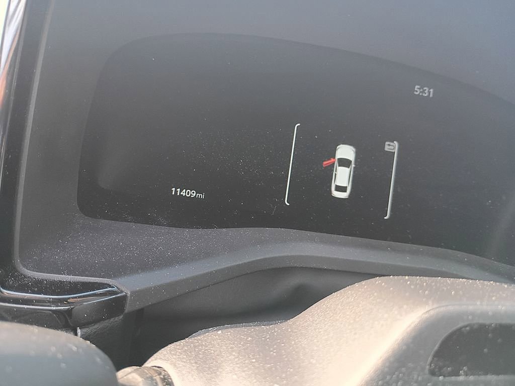 Used 2025 Toyota Camry XLE w/ Premium Plus Package AWD/4WD image 6