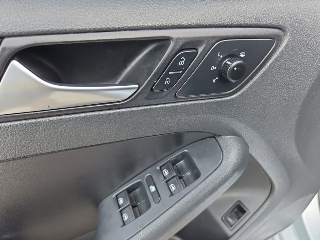 Used 2012 Volkswagen Jetta SE image 10