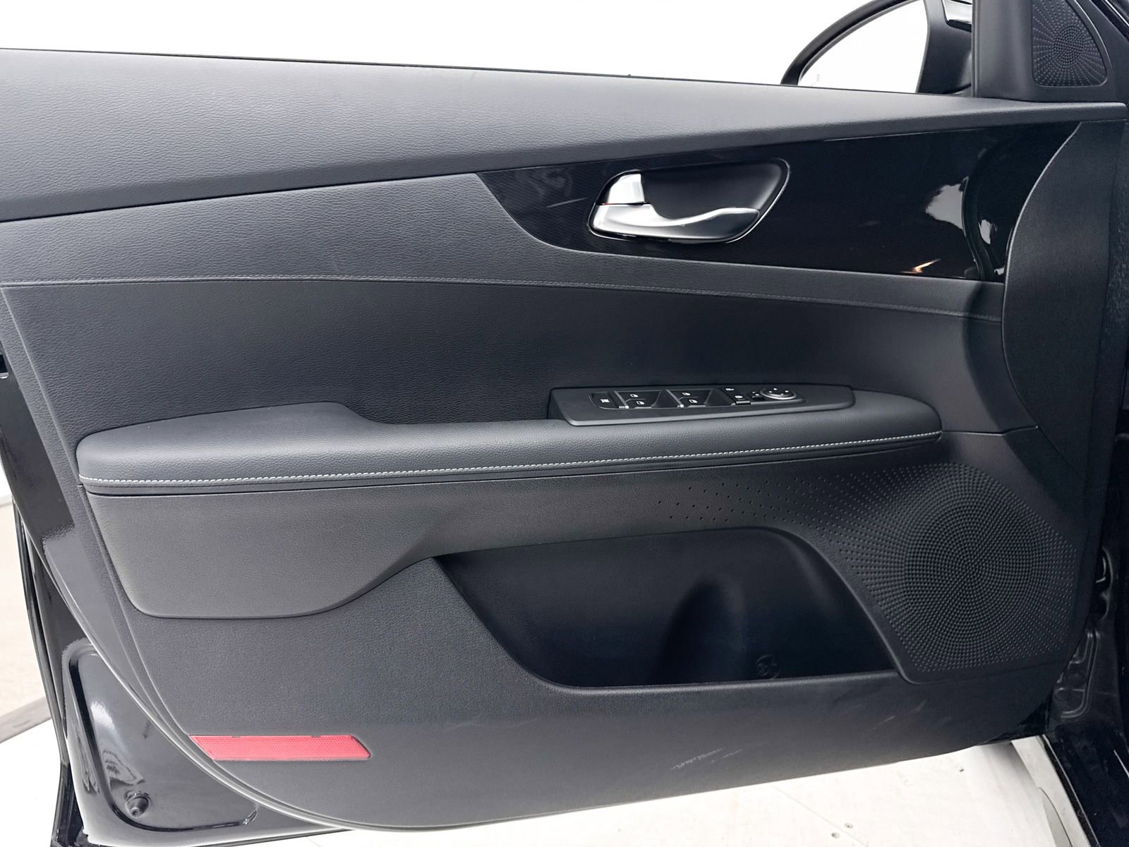Certified 2024 Kia Forte GT-Line image 28