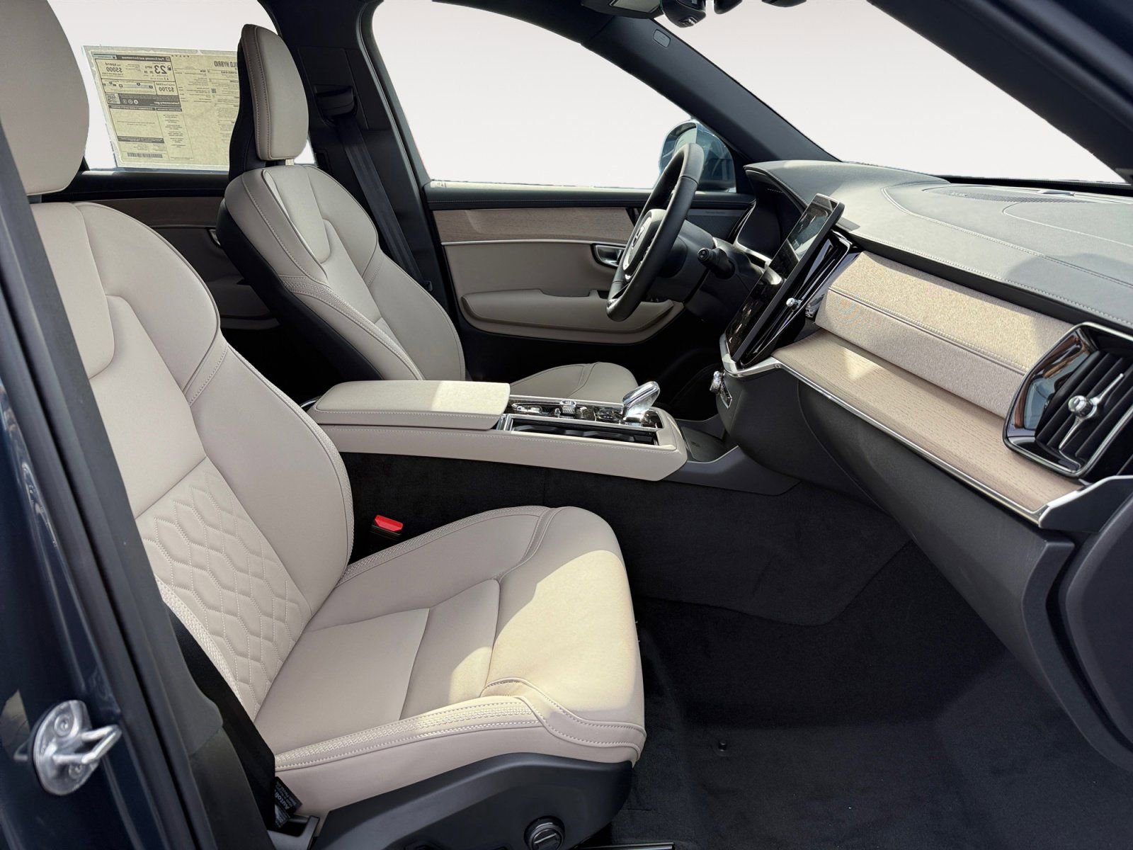 New 2026 Volvo XC90 B6 Plus w/ Protection Package Premier image 15